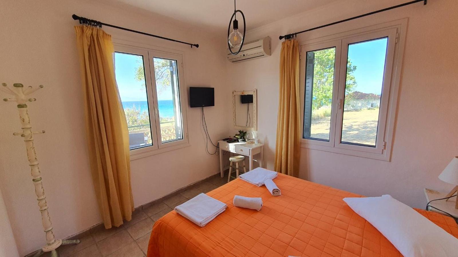 אליקאנאס Tonias Houses - Thea House And Vrachos Attic Appartment חדר תמונה